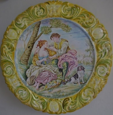 Albisola ceramics Art - Baroque plate in majolica
representing  " Love scene "